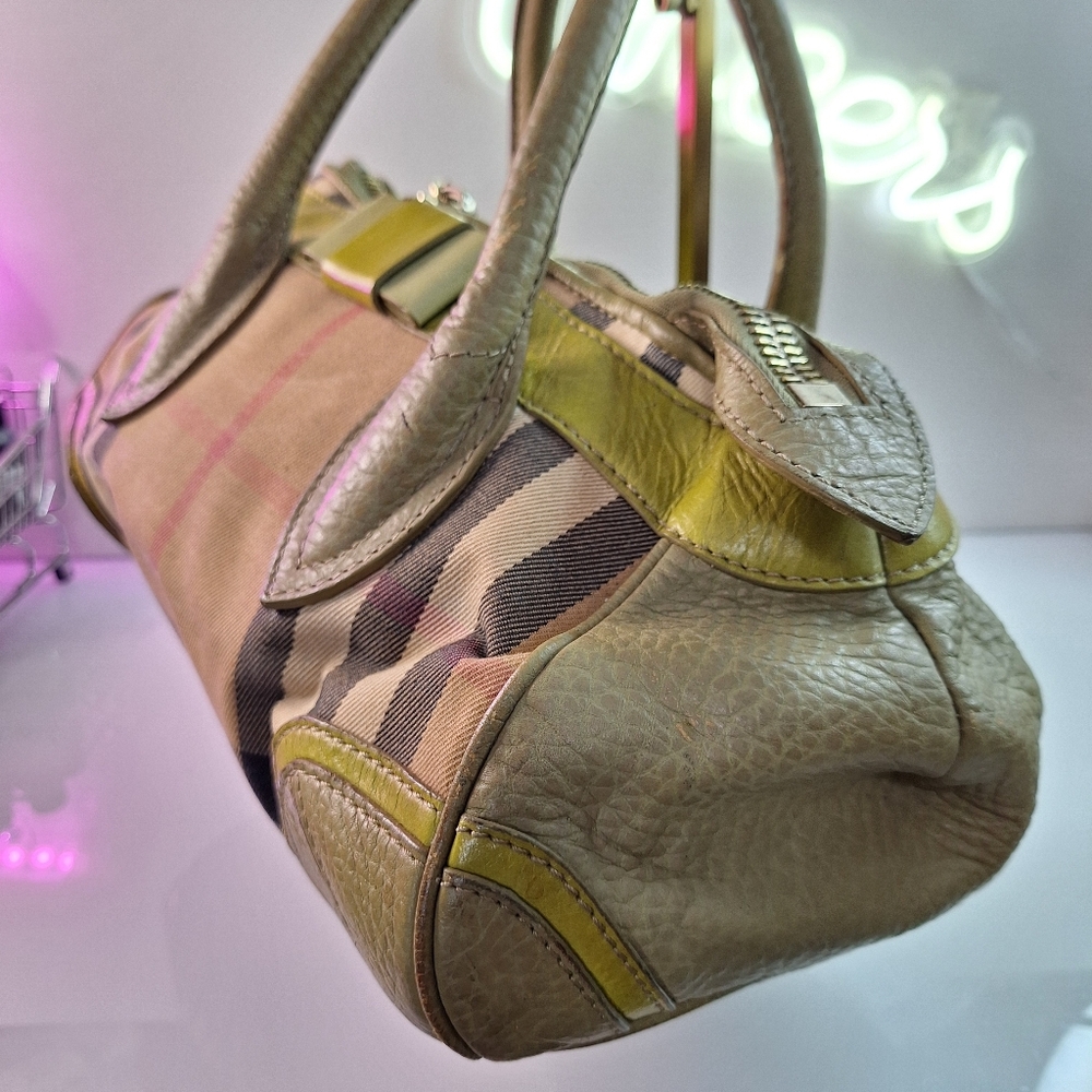 Burberry porsum Beige and Green Women's Bag - Picture 5 of 13